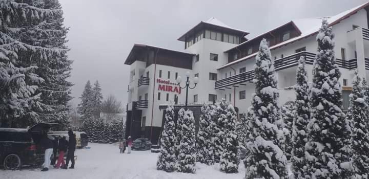 Hotel Miraj - Restaurant & Sauna & Biliard Пояна Брашов Екстериор снимка